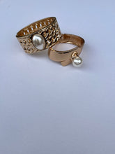 Load image into Gallery viewer, Pearl gold bracelet
